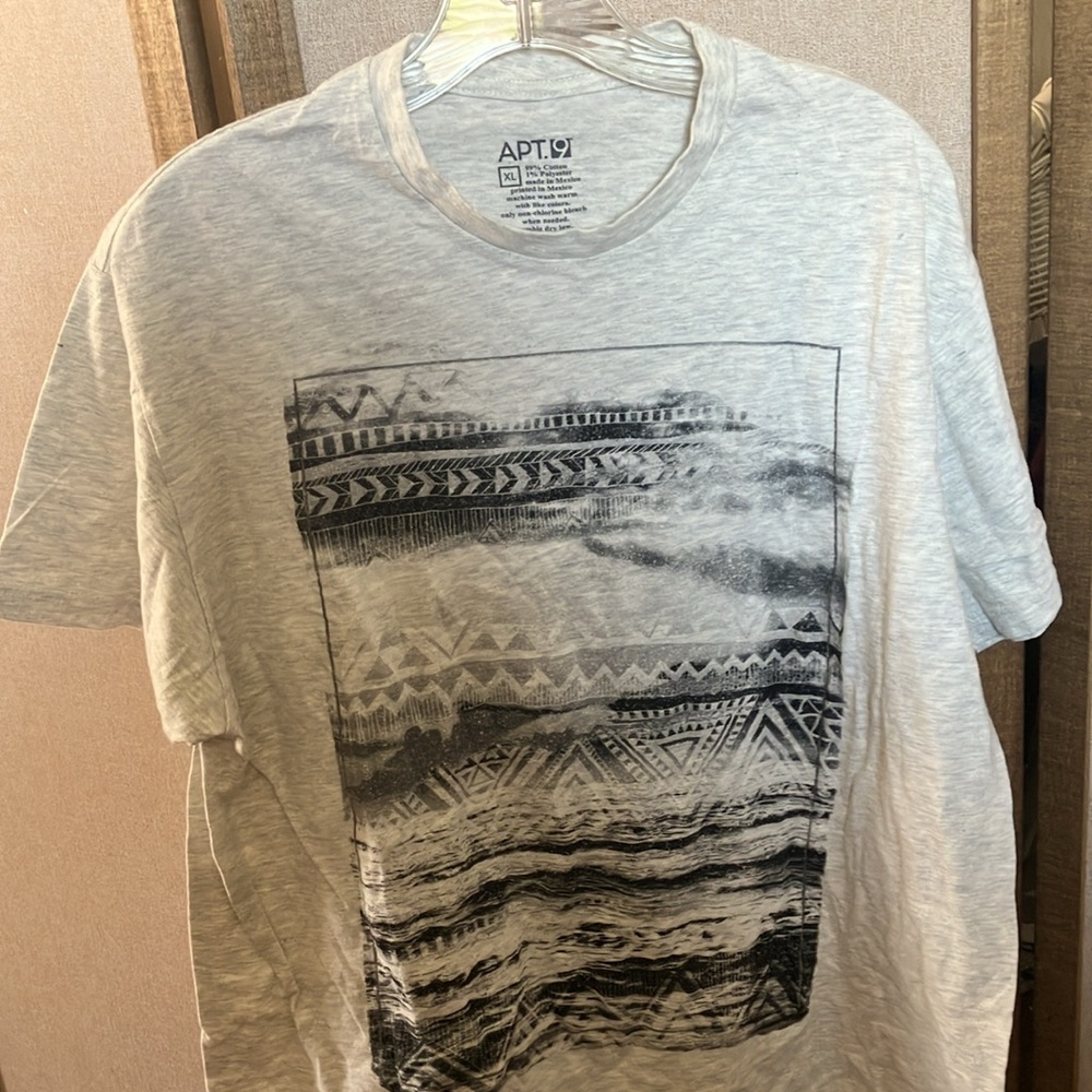 FINAL MARKDOWN Apt. 9 Gray Short Sleeve Tee with Artistic Design - Picture 2 of 3